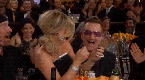 Amy Poehler GIF. Bono Kus Gifs Filmsterren Amy poehler Golden globes Golden globes 2014 