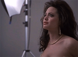 Angelina Jolie GIF. Film Angelina jolie Gifs Filmsterren Meisje onderbroken 