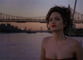 Angelina Jolie GIF. Angelina jolie Tomb raider Gifs Filmsterren Haten Ochtend 