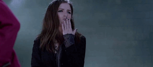 Pitch perfect Kus Gifs Filmsterren Anna kendrick luchtkus 