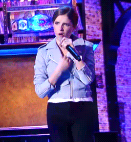 Anna Kendrick GIF. Interview Gifs Filmsterren Anna kendrick Van alex 