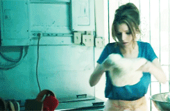 Anna Kendrick GIF. Spinnen Gifs Filmsterren Anna kendrick Lip sync battle 