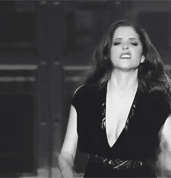 Anna Kendrick GIF. Gifs Filmsterren Anna kendrick Aubrey posen Annacamp 