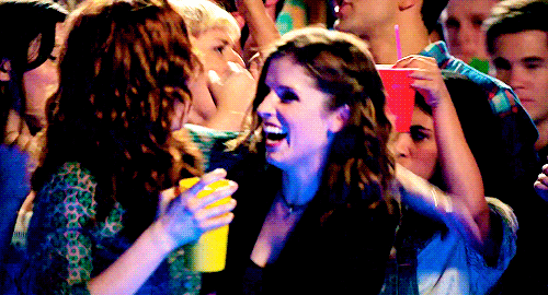 Gifs Filmsterren Anna kendrick joggingbroek 