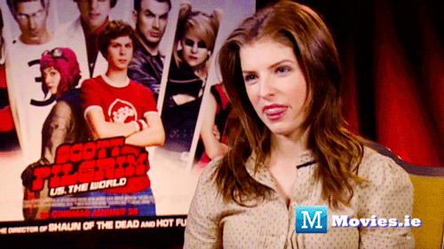 Gifs Filmsterren Anna kendrick typen up in the air 