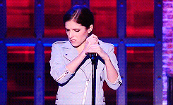 Anna Kendrick GIF. Dansen Pitch perfect Gifs Filmsterren Anna kendrick Gezang 