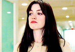 Anne Hathaway GIF. Gifs Filmsterren Anne hathaway La dame 