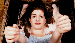 Anne Hathaway GIF. Gifs Filmsterren Anne hathaway Music video Jenny lewis Slechts een van de jongens 