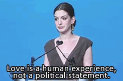 Anne Hathaway GIF. Liefde Gifs Filmsterren Anne hathaway Menselijkheid 