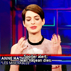 Anne Hathaway GIF. Gifs Filmsterren Anne hathaway Jon stewart 