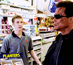 Arnold Schwarzenegger GIF. Bioscoop Robot Cyborg Gifs Filmsterren Arnold schwarzenegger James cameron Terminator 2 judgment day 