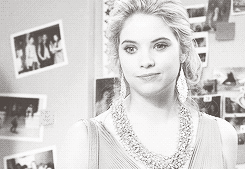 Ashley Benson GIF. Gifs Filmsterren Ashley benson Ashley benson s 