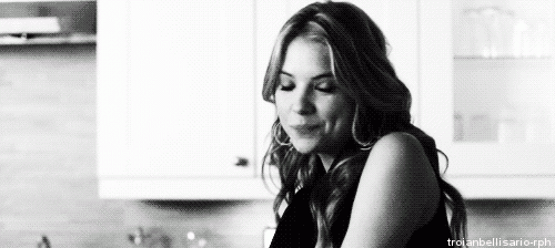 Tyler Gifs Filmsterren Ashley benson PLL Ashley Benson s 