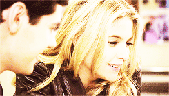 Ashley Benson GIF. Gifs Filmsterren Ashley benson Ashley benson fc Middelbare school Bio 