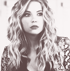 Ashley Benson GIF. Gifs Filmsterren Ashley benson Ashley benson s Jared padalecki Jared padalecki s 