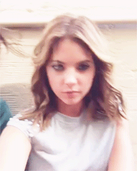Ashley Benson GIF. Gifs Filmsterren Ashley benson Ashley benson s Mijn koningin Keek Pll achter de schermen 