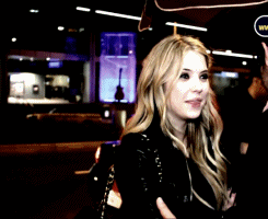 Ashley Benson GIF. Gifs Filmsterren Ashley benson  Crackship Amber gehoord Ashley benson s Amber gehoord s 