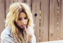 Ashley Benson GIF. Gifs Filmsterren Ashley benson Ashley benson s 