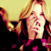 Ashley Benson GIF. Pretty little liars Gifs Filmsterren Ashley benson Pll Hanna marin Pictog 