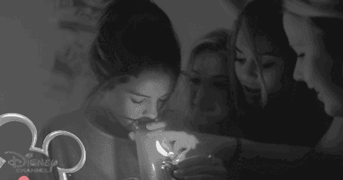 Tyler Gifs Filmsterren Ashley benson PLL Ashley Benson s 