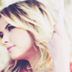 Ashley Benson GIF. Gifs Filmsterren Ashley benson Ashley benson s Beau beken Beau beken s 