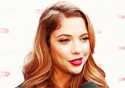 Ashley Benson GIF. Pretty little liars Gifs Filmsterren Ashley benson Hanna marin Ashley benson s 