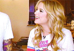 Ashley Benson GIF. Gifs Filmsterren Ashley benson Ashley benson s Jaagt Benzo Downloadbare h 