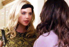 Ashley Benson GIF. Pretty little liars Gifs Filmsterren Ashley benson Pll Pictogrammen Ashley benson pictog 