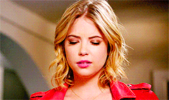 Ashley Benson GIF. Pretty little liars Gifs Filmsterren Ashley benson Pll Hanna marin Pictog 