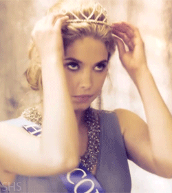 Ashley Benson GIF. Pretty little liars Gifs Filmsterren Ashley benson Pll Hanna marin Pictog 
