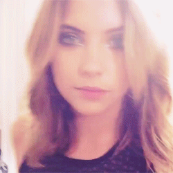 Ashley Benson GIF. Pretty little liars Gifs Filmsterren Ashley benson Pll Hanna marin Pictog 