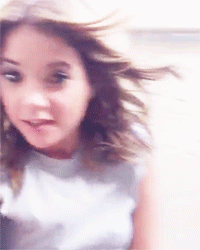 Ashley Benson GIF. Gifs Filmsterren Ashley benson Ashley benson s Mijn koningin Keek Pll achter de schermen 