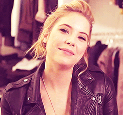Ashley Benson GIF. Pretty little liars Gifs Filmsterren Ashley benson Pll Hanna marin Pictog 