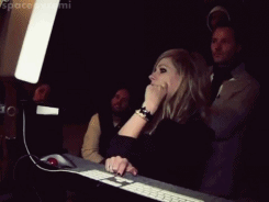 Avril Lavigne GIF. Artiesten Avril lavigne Gifs Lavigne Dankzegging 