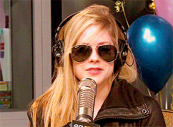 Avril Lavigne GIF. Artiesten Avril lavigne Gifs Girlfriend 