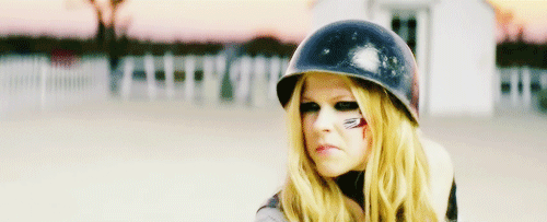 Artiesten Avril lavigne Nostalgie Gifs muziekvideo complicated 