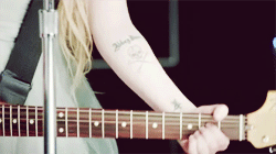Avril Lavigne GIF. Artiesten Avril lavigne Gifs Opgewonden Schaatsermeisje 