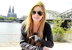 Avril Lavigne GIF. Artiesten Avril lavigne Smile Gifs 