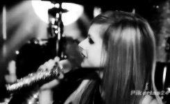Avril Lavigne GIF. Artiesten Avril lavigne Gifs Goodbye lullaby 