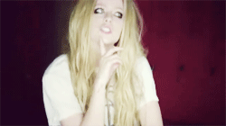 Avril Lavigne GIF. Artiesten Avril lavigne Gifs Tieten Stuiterende tieten 