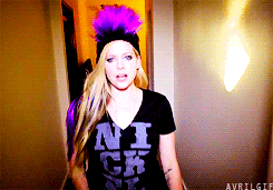 Avril Lavigne GIF. Muziek Artiesten Avril lavigne Gifs Muziekvideo Fuck u Middelvinger What the hell 