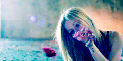 Avril Lavigne GIF. Muziek Artiesten Avril lavigne Gifs Muziekvideo Fuck u Middelvinger What the hell 