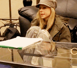 Avril Lavigne GIF. Artiesten Avril lavigne Zonnebril Gifs 