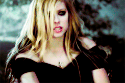 Avril Lavigne GIF. Liefde Artiesten Avril lavigne Smile Gifs Flirt Avril levine 