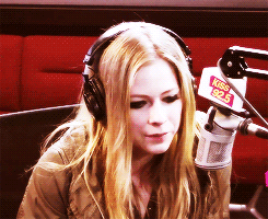 Avril Lavigne GIF. Artiesten Avril lavigne Smile Gifs 