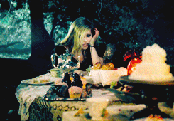 Avril Lavigne GIF. Muziek Artiesten Avril lavigne Gifs Muziekvideo Fuck u Middelvinger What the hell 
