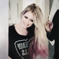 Avril Lavigne GIF. Artiesten Avril lavigne Gifs Tieten Stuiterende tieten 