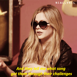 Avril Lavigne GIF. Artiesten Avril lavigne Gifs Klap Slapping Popcorn Abdij 