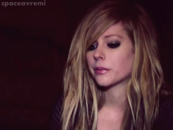 Avril Lavigne GIF. Artiesten Avril lavigne Gifs Opgewonden Duimen omhoog Grote glimlach 