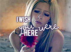 Avril Lavigne GIF. Artiesten Avril lavigne Gifs He wasnt 
